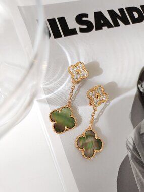 Van Cleef & Arpels Gold Clover DropEarrings with Green Mother-of-Pearl